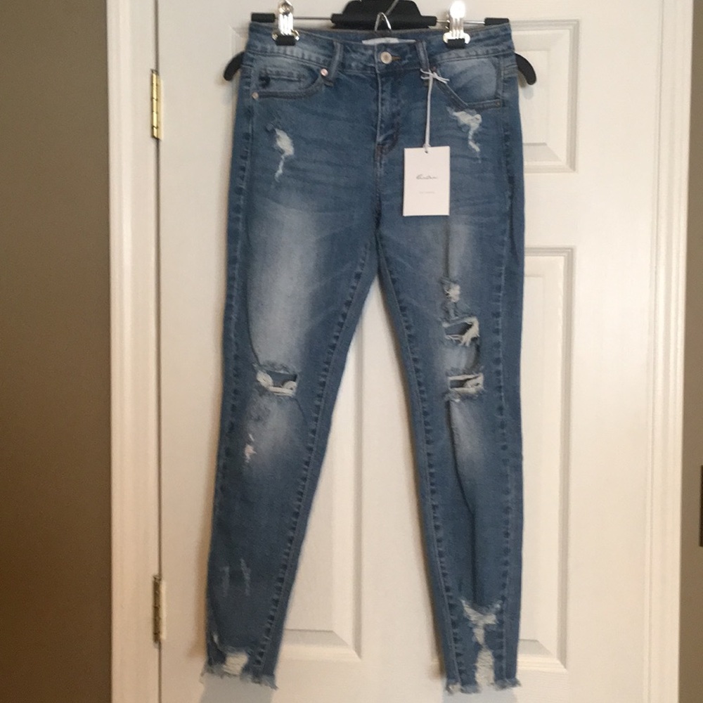 Host Pick 🥇 Cropped Distressed Skinny Jeans - Picture 8 of 8
